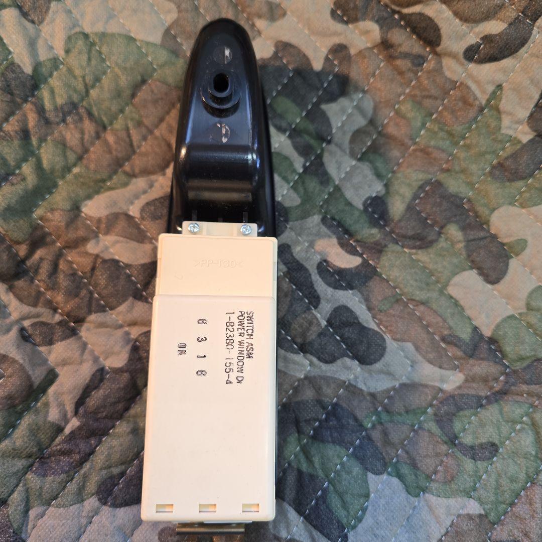 パワーウィンドウスイッチ ブラック　いすゞ　ギガ用運転席スイッチ