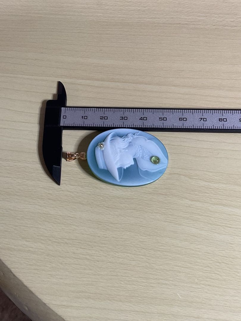 K18金天然石グリーン瑪瑙カメオペンダント　ペリドット付き