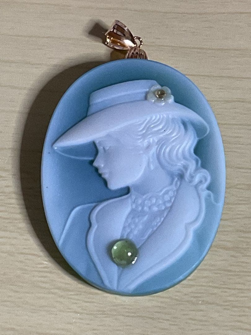 K18金天然石グリーン瑪瑙カメオペンダント　ペリドット付き