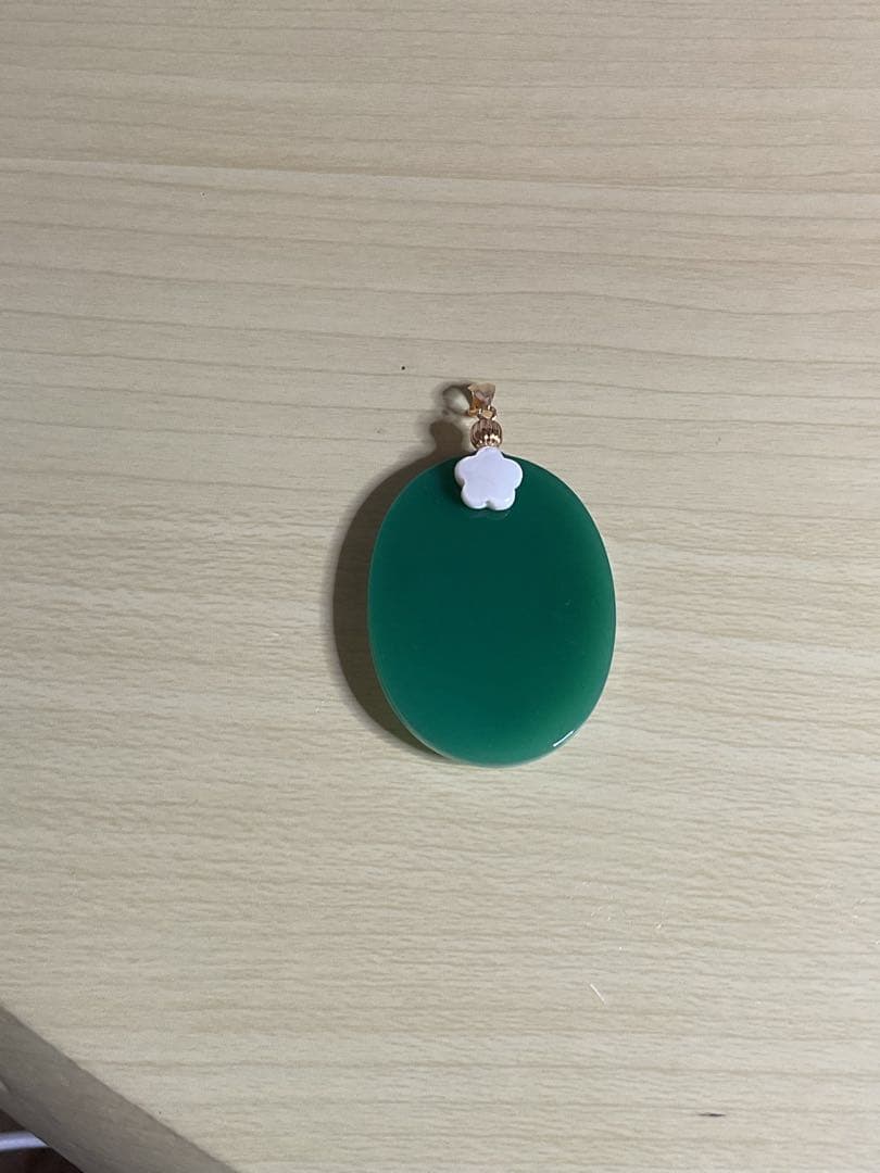 K18金天然石グリーン瑪瑙カメオペンダント　ペリドット付き