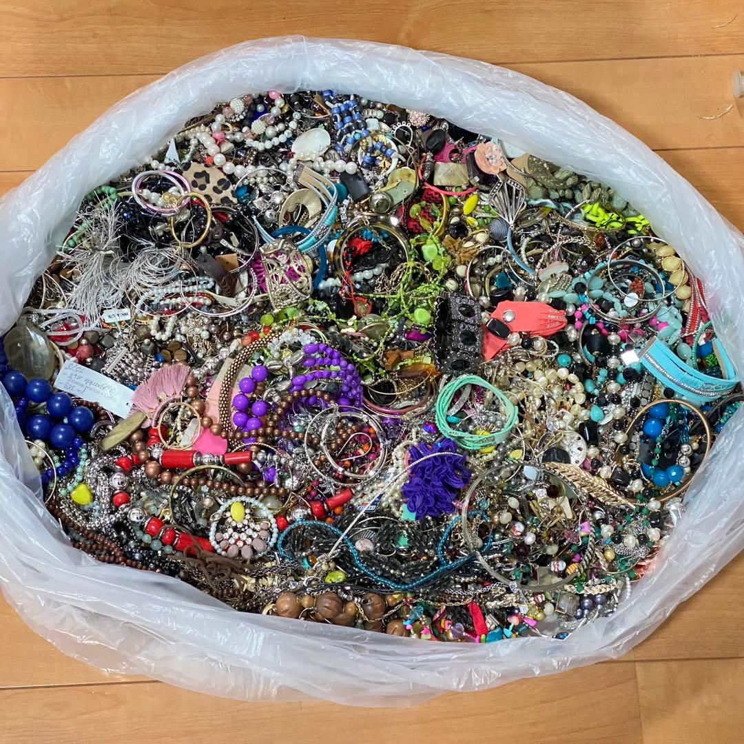 大量まとめ売り　ジャンク　未選別　アクセサリー色々①　約13.0㎏　ネックレス他