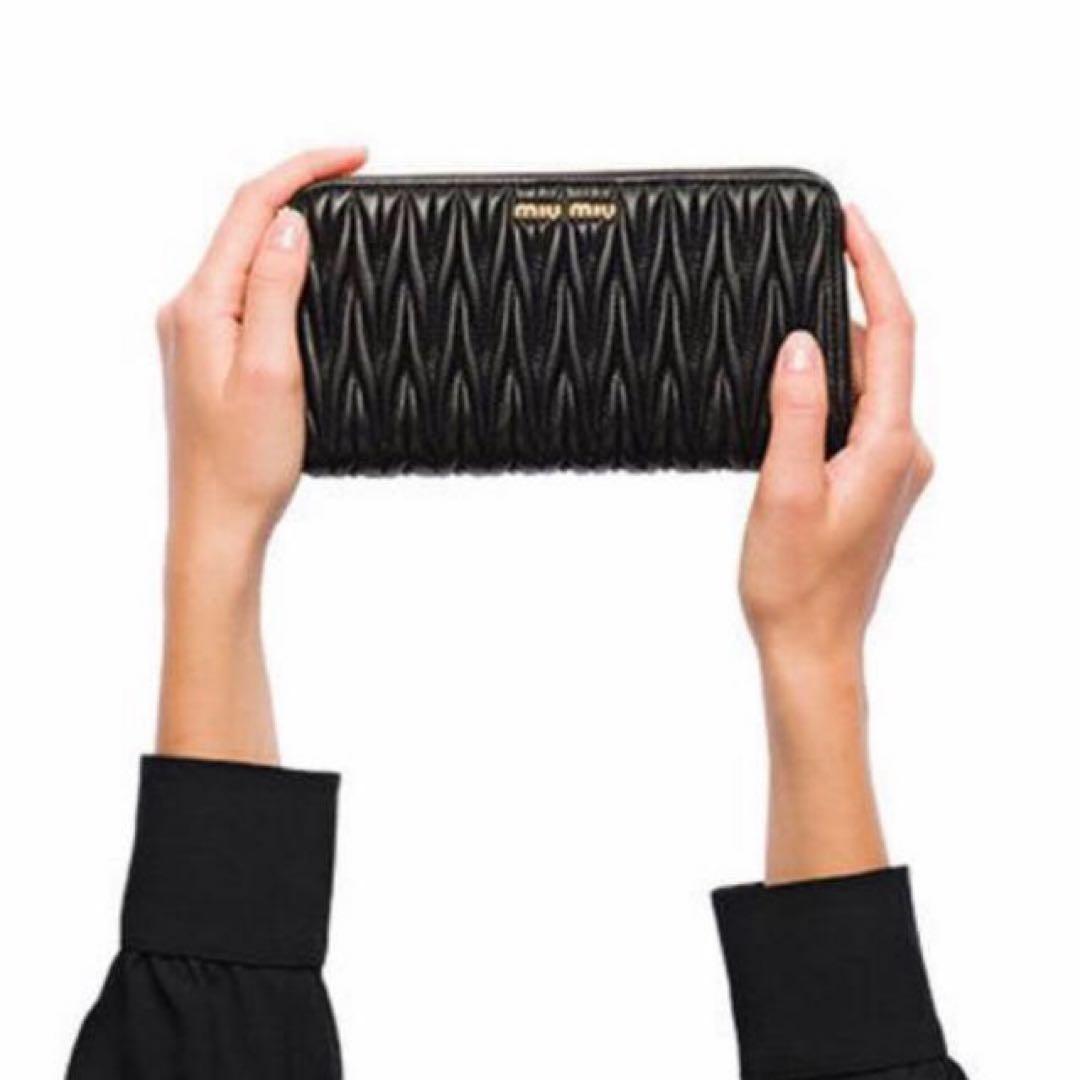 ジ*郎様 ❤️良品❤️miumiu マテラッセ ラウンドファスナー 長財布 ミュ