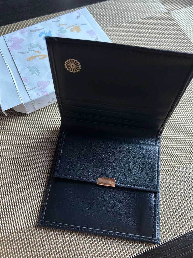 新品★皇居★二つ折り財布★皇居限定 特製　ブラック　黒　本革　人気　２つ折り