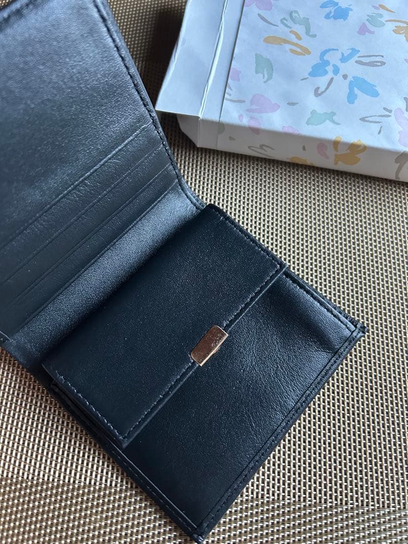 新品★皇居★二つ折り財布★皇居限定 特製　ブラック　黒　本革　人気　２つ折り