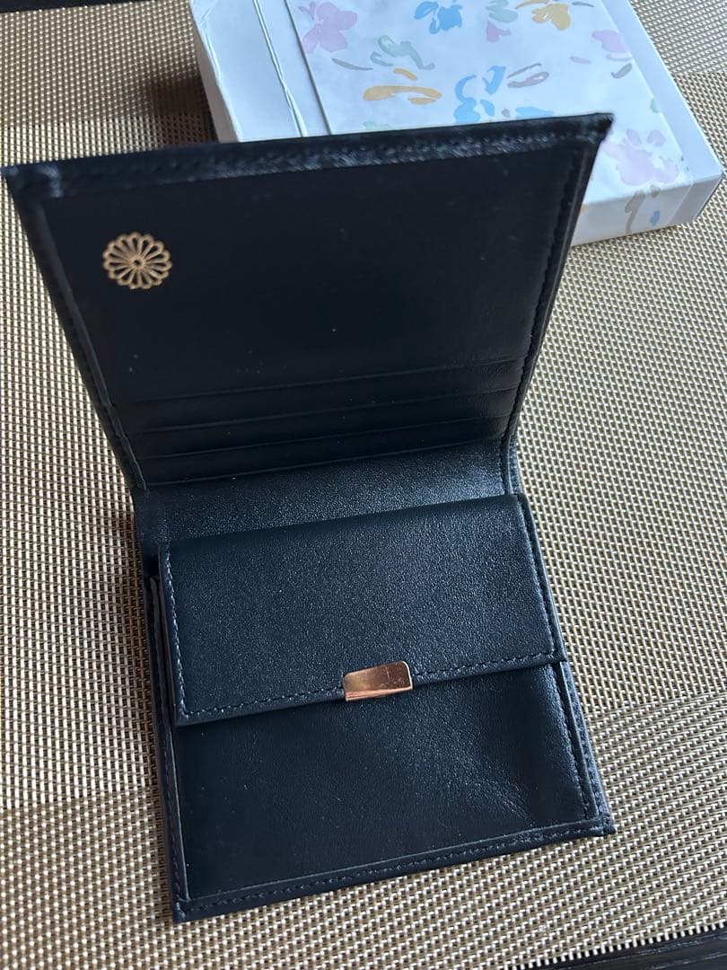 新品★皇居★二つ折り財布★皇居限定 特製　ブラック　黒　本革　人気　２つ折り