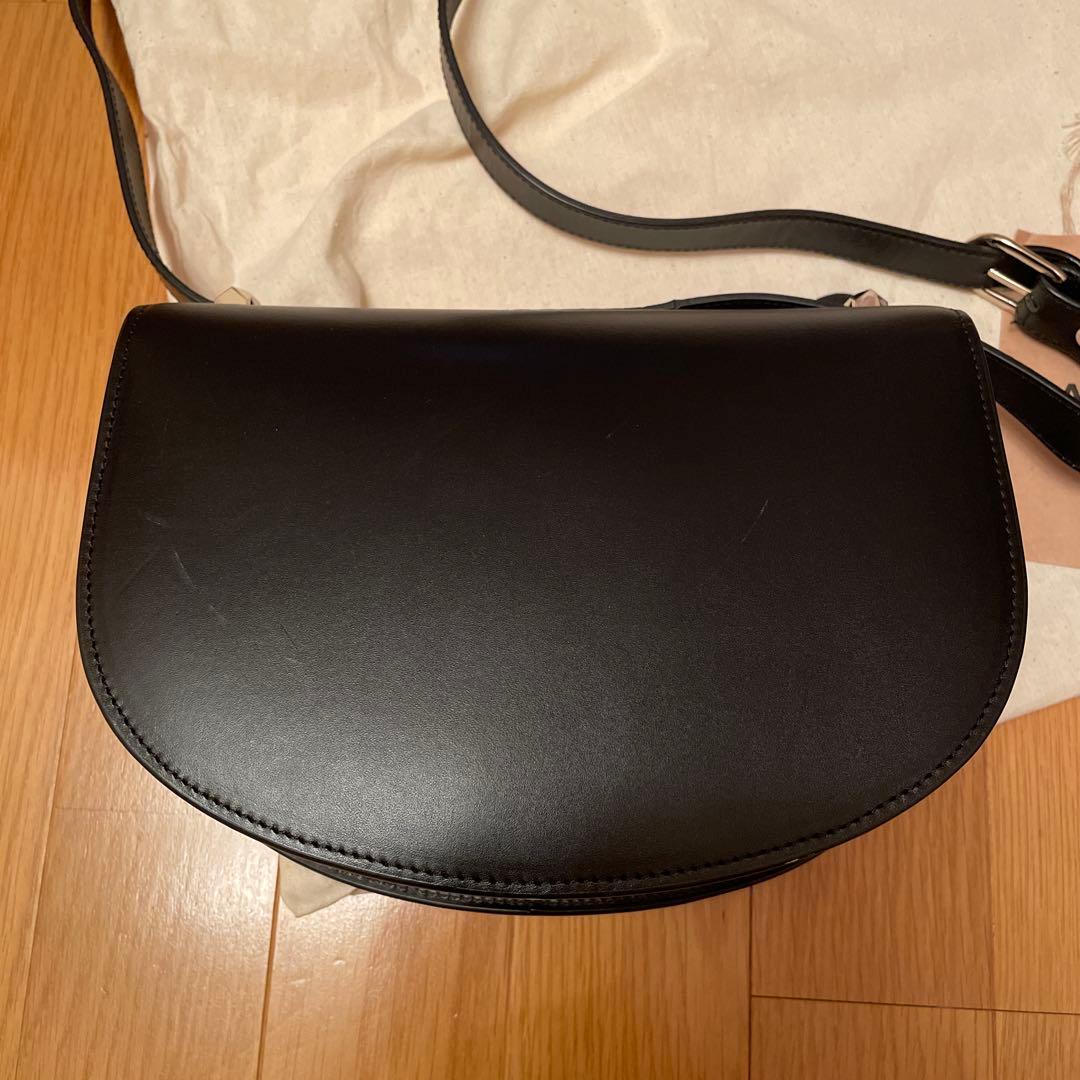 A.P.C. ブラック レザー ショルダーバッグ