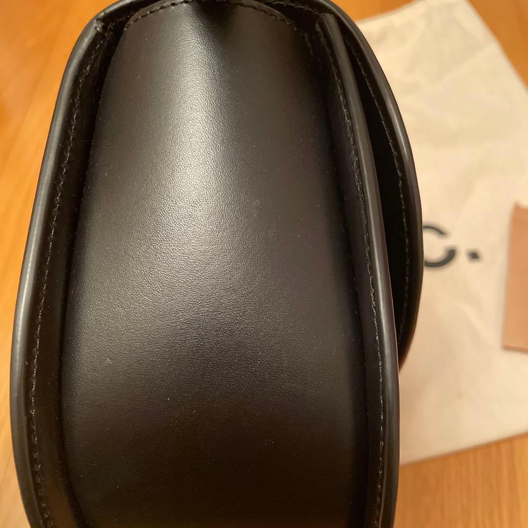 A.P.C. ブラック レザー ショルダーバッグ