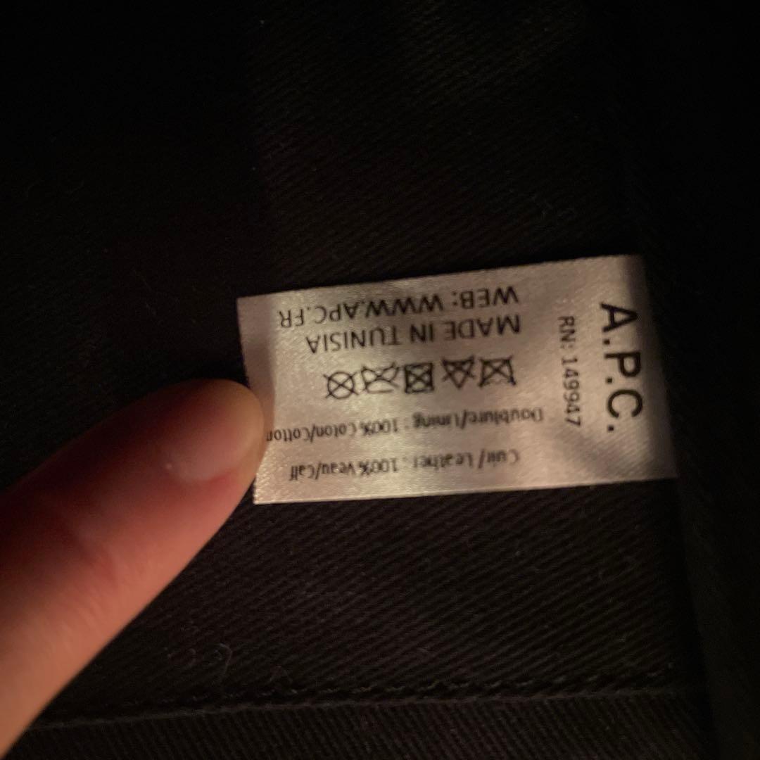 A.P.C. ブラック レザー ショルダーバッグ