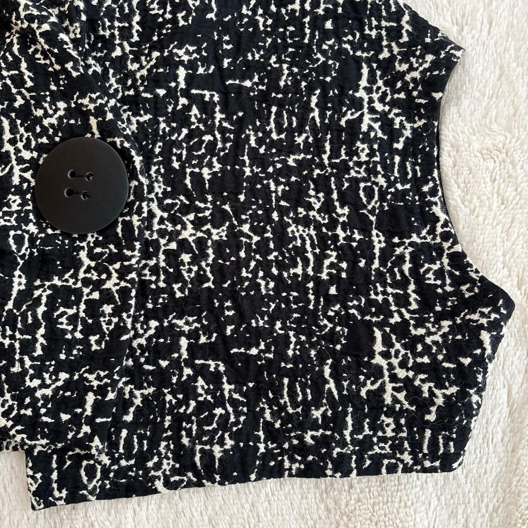 美品✨萌　MOYURU ベスト　アシンメトリー　ワンボタン　白黒