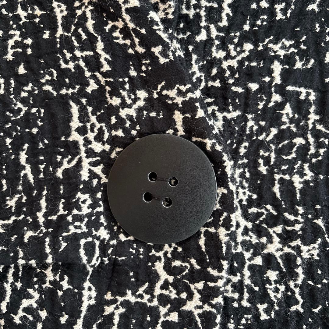 美品✨萌　MOYURU ベスト　アシンメトリー　ワンボタン　白黒