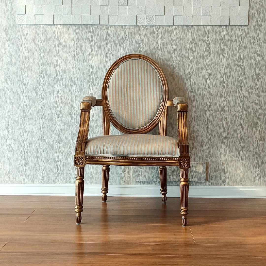 アンティーク　アームチェア　シャビーシック　リビングチェア①