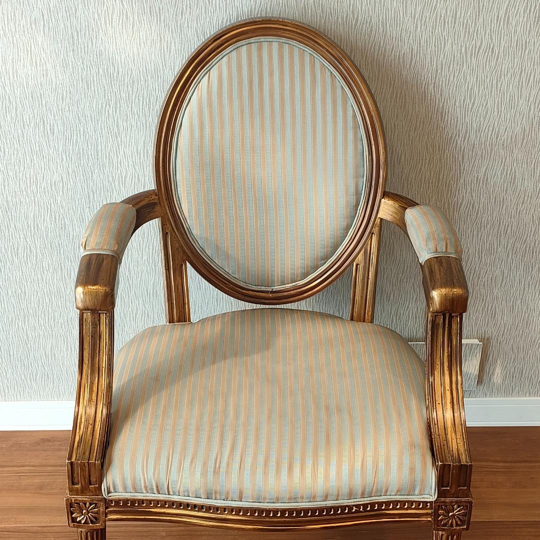 アンティーク　アームチェア　シャビーシック　リビングチェア①