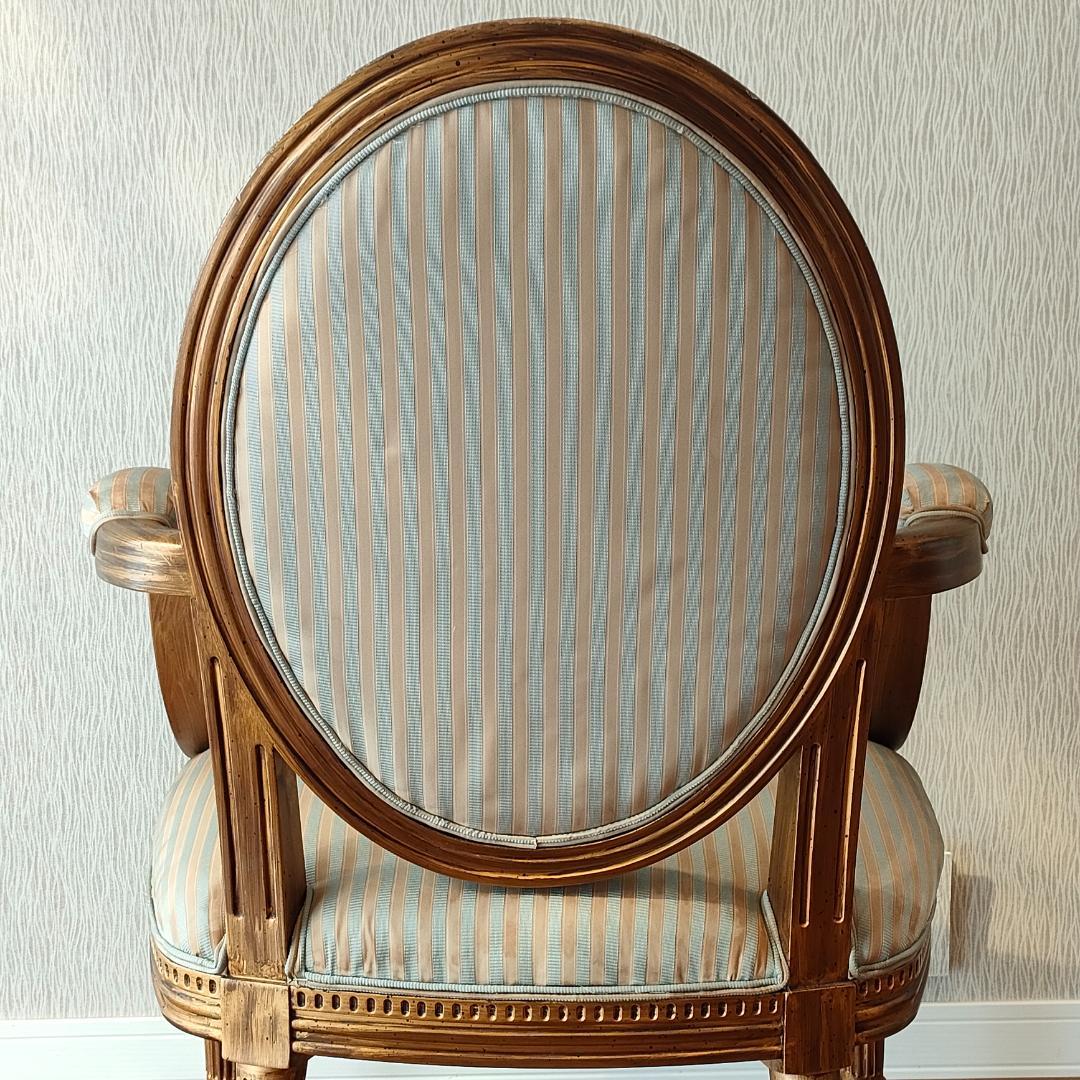 アンティーク　アームチェア　シャビーシック　リビングチェア①