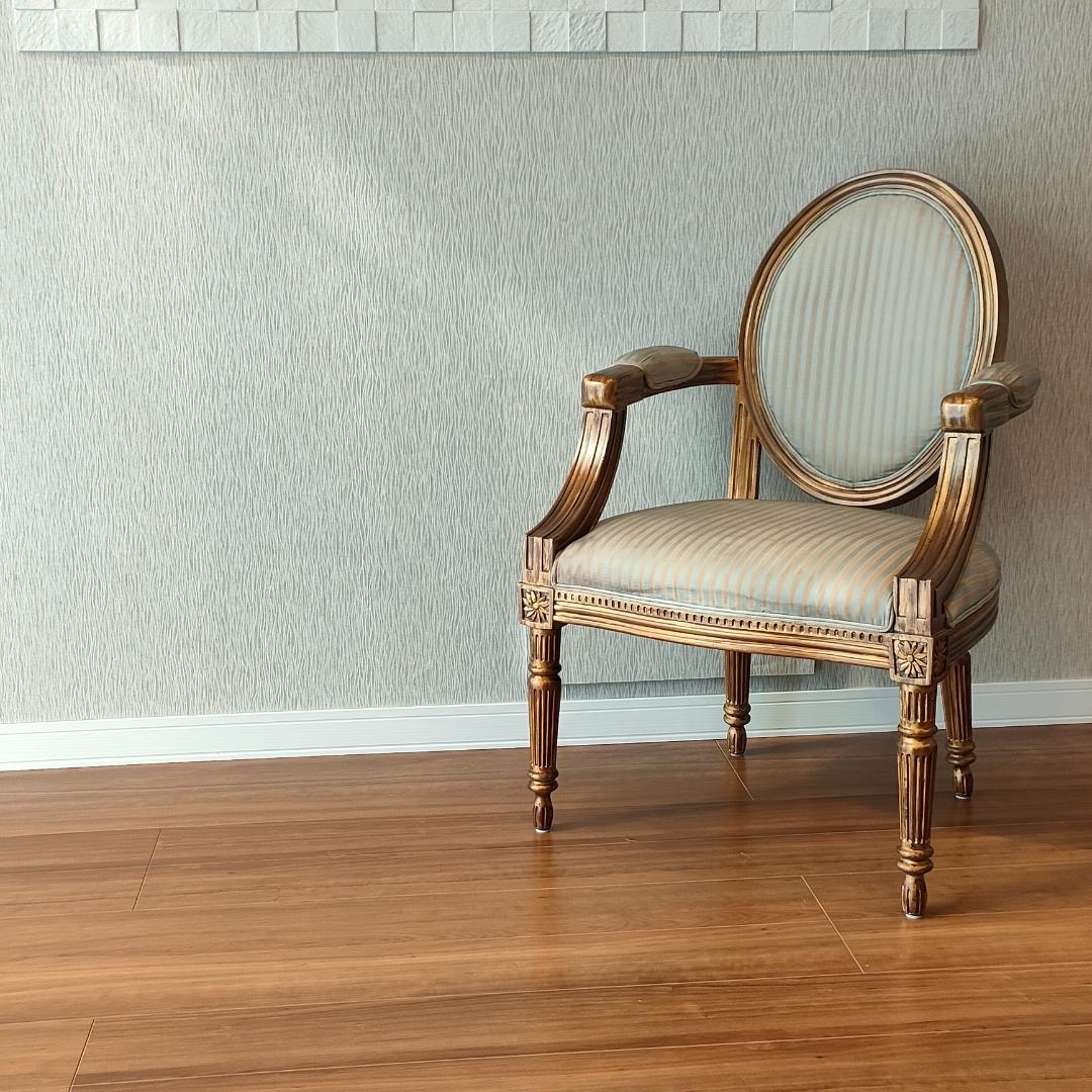 アンティーク　アームチェア　シャビーシック　リビングチェア①