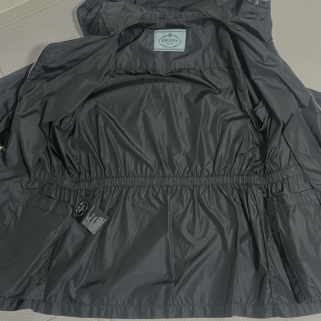 [美品]PRADA ナイロンパーカー 三角ロゴ
