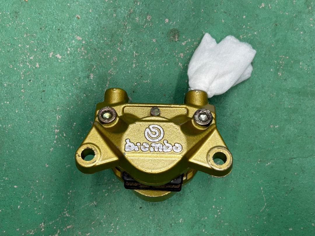 brembo ゴールド ブレーキキャリパー　カニキャリパー