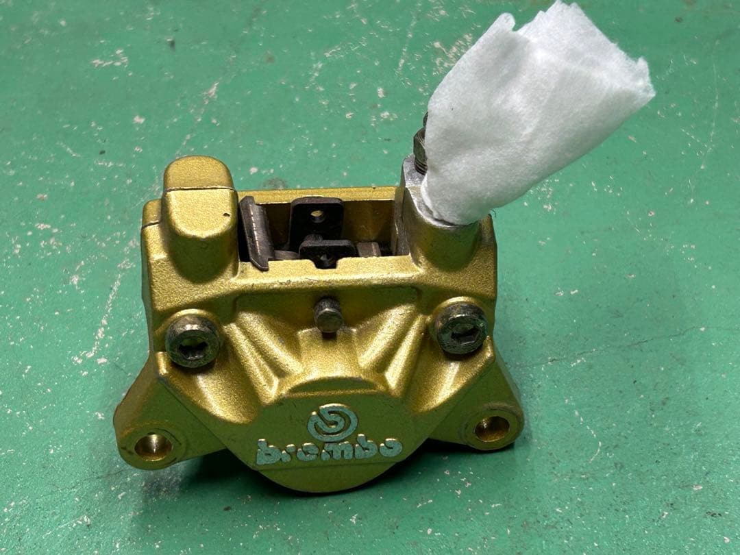 brembo ゴールド ブレーキキャリパー　カニキャリパー