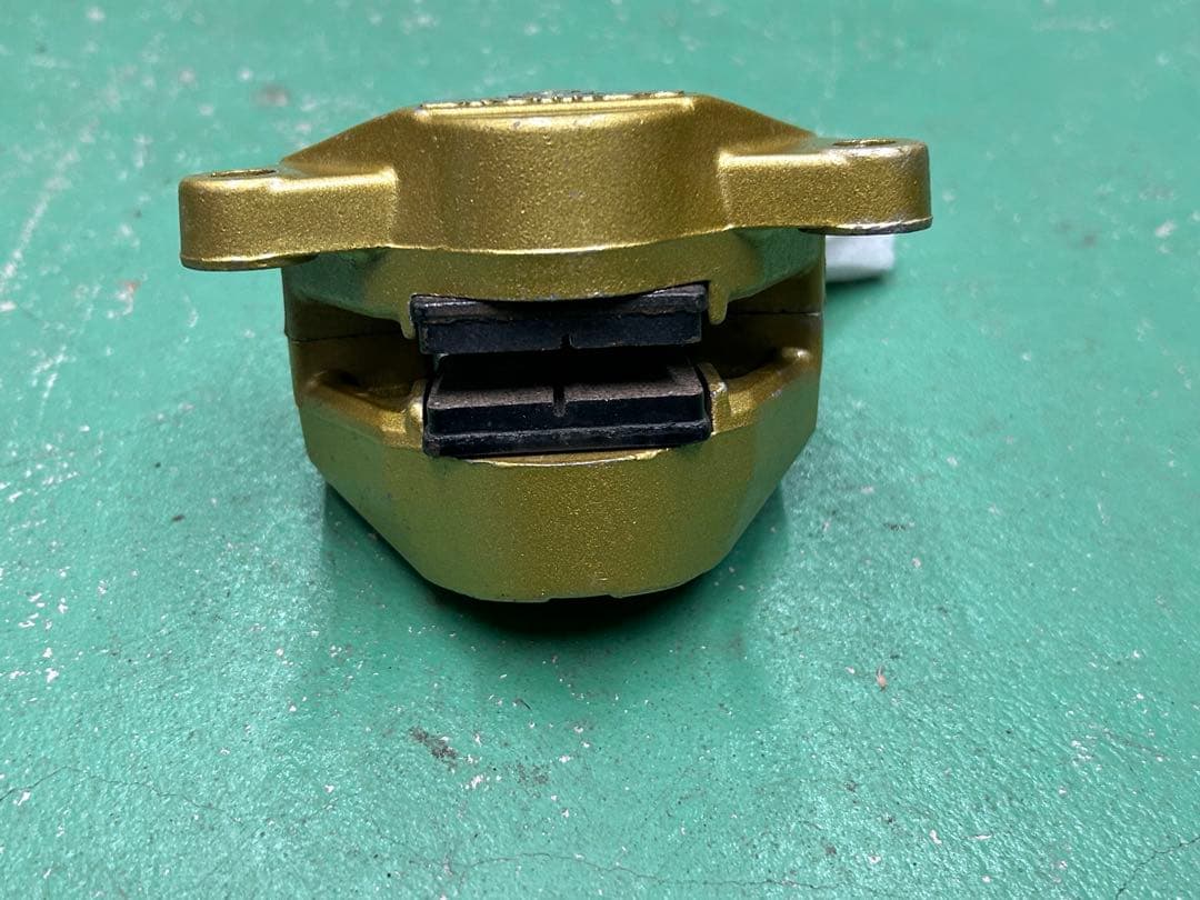 brembo ゴールド ブレーキキャリパー　カニキャリパー