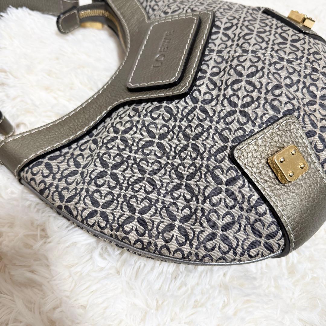 バッグ LOEWE New Road Anagram Hobo Bag