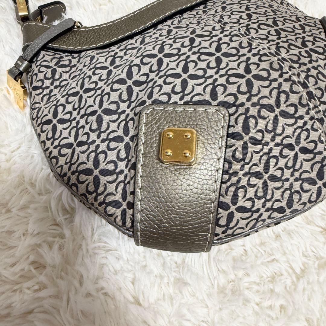 バッグ LOEWE New Road Anagram Hobo Bag