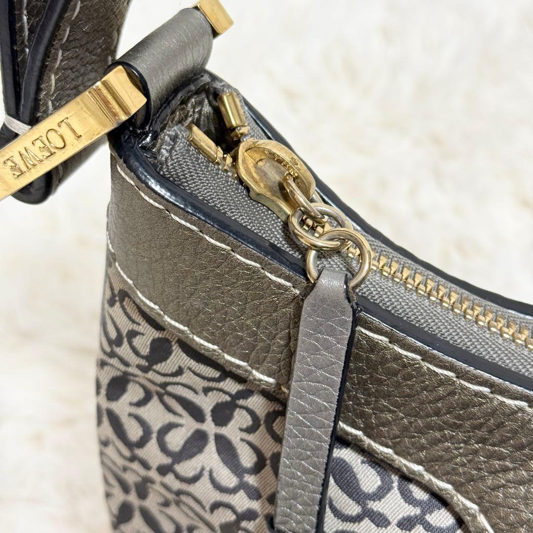 バッグ LOEWE New Road Anagram Hobo Bag