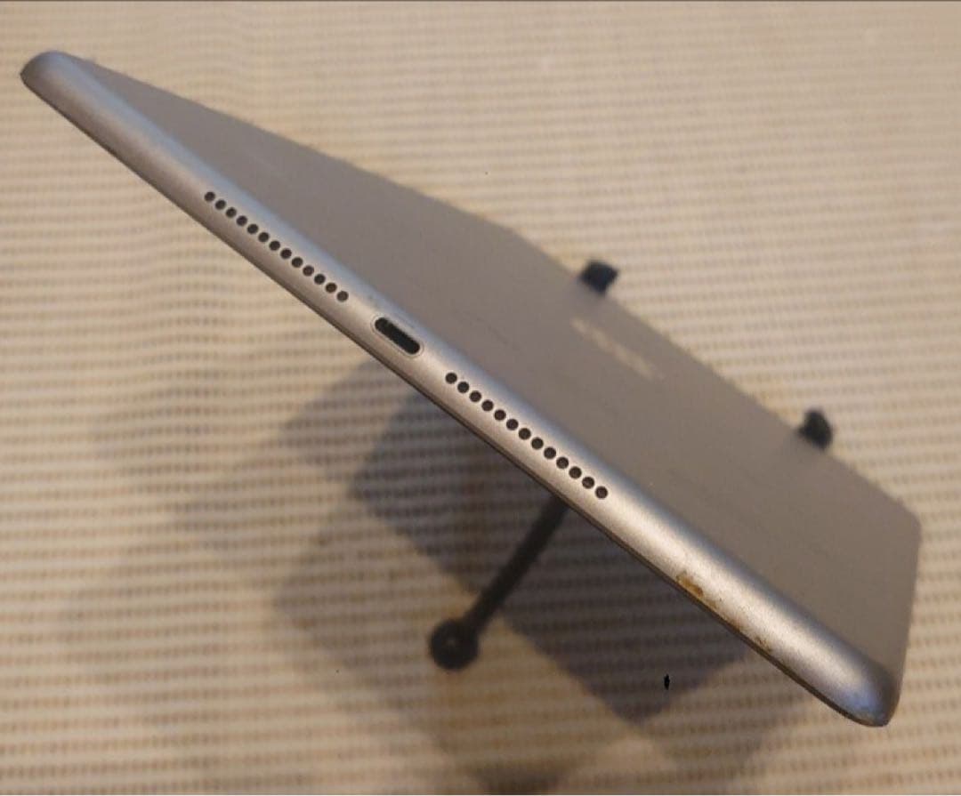 DMPXP完動品SIMフリー液晶無傷iPad第6世代(A1954)本体32GB