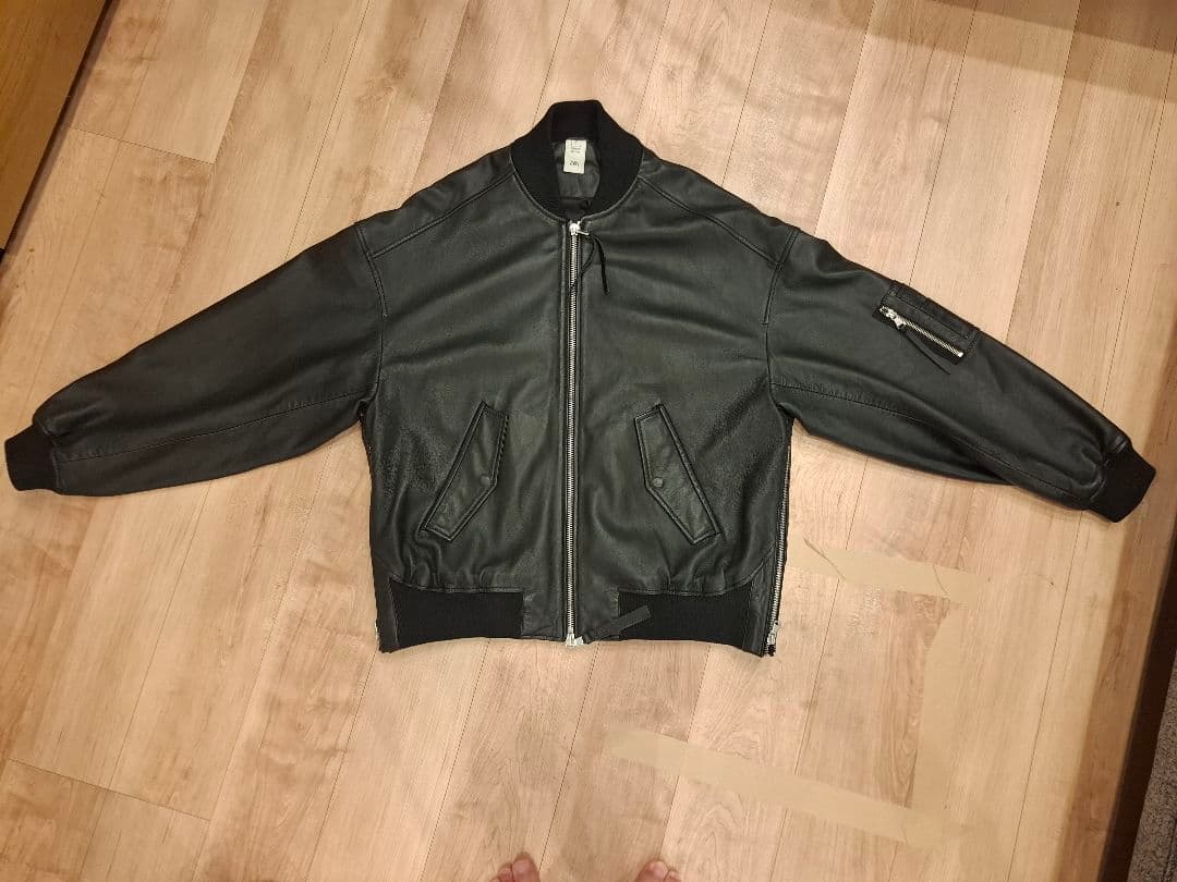 メゾンスペシャル　ZARA　レザーボンバージャケット。Ｍサイズ