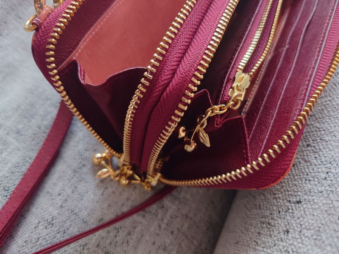 フルッティ ディ ボスコ Masquerade Aliceスマホショルダー