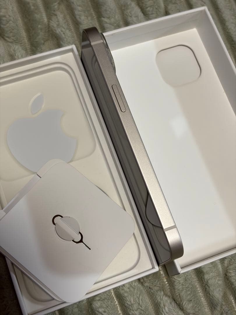 FAJR様　iPhone13 256GB スターライト