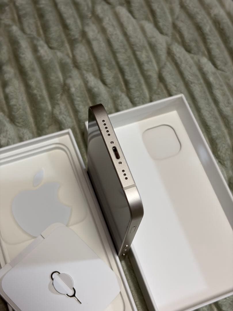 FAJR様　iPhone13 256GB スターライト