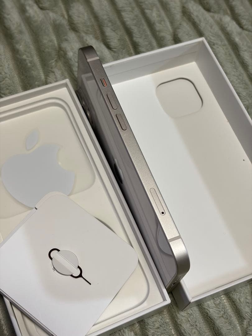 FAJR様　iPhone13 256GB スターライト