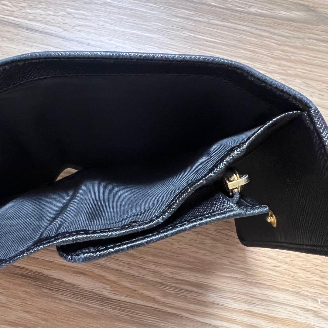 プラダ　財布