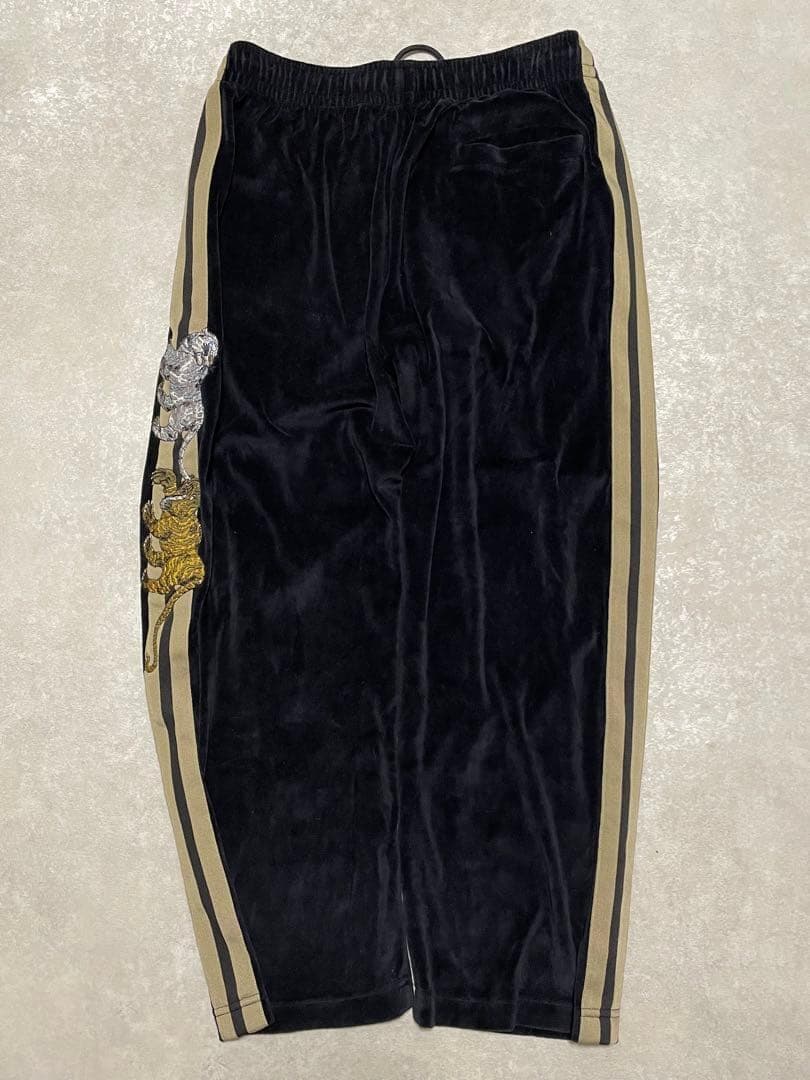 石黒亜矢子　バターの虎　ベロアトラックパンツ　グラニフ タイガー ベロア