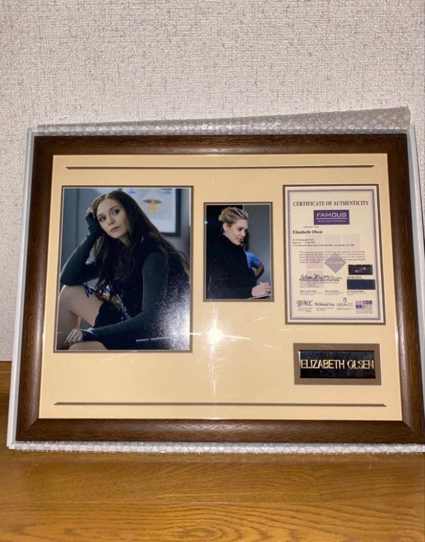 エリザベスオルセン　直筆サイン入り写真　スカーレット・ウィッチ