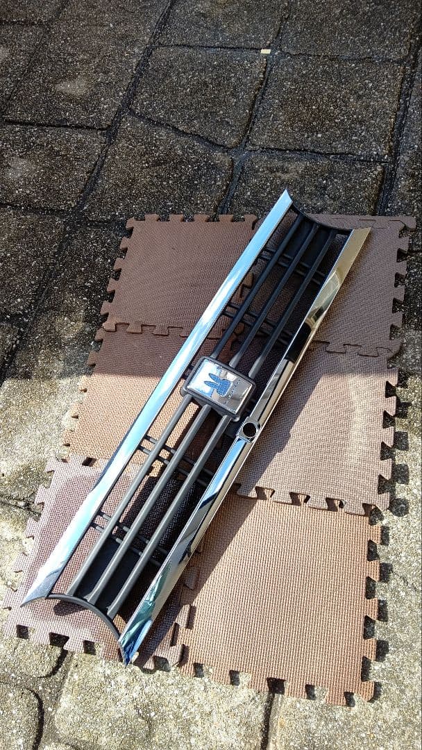 ３３ラパン　フロントグリル