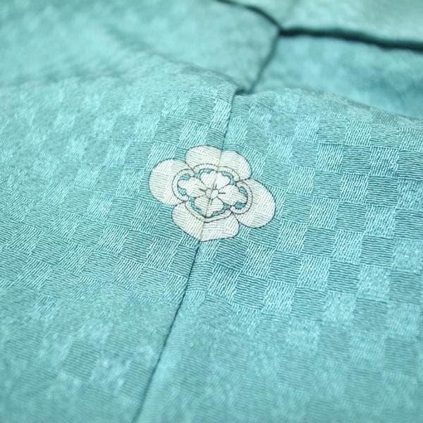 色無地 着物 袷 水色 紋入り 木瓜 地紋 市松 裄66 Ｍ 中古 sn1770