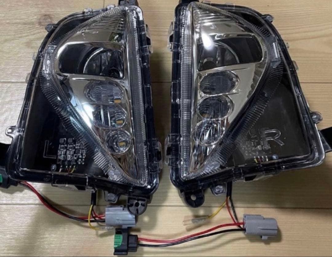 インナーブラック50プリウス　フォグ加工　バルブ交換式　H8H11H16バルブ