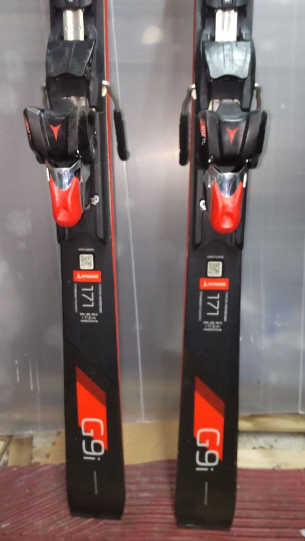 Atomic Redster G9i スキー板