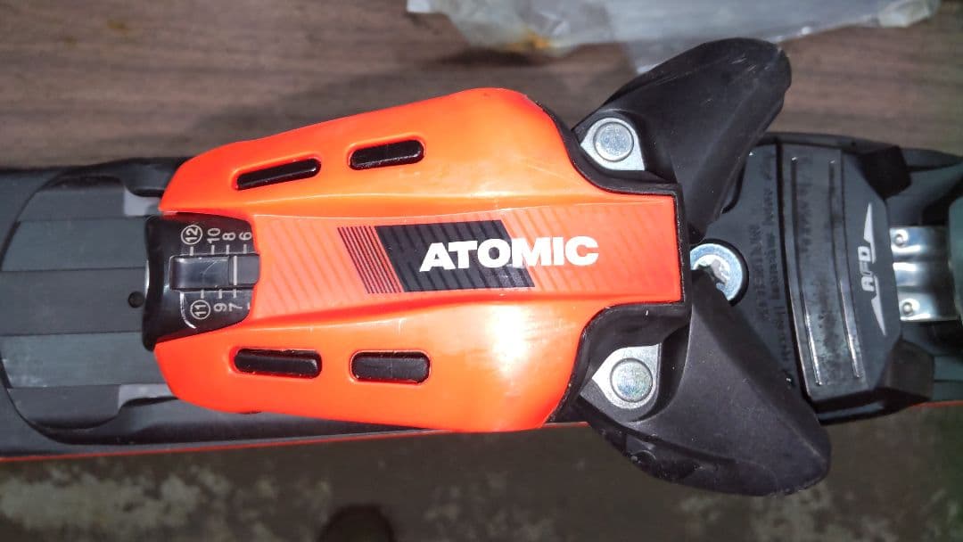 Atomic Redster G9i スキー板