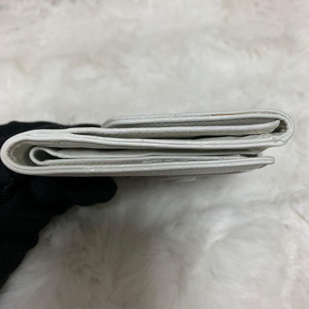 CHANEL シャネル　キャビアスキン　二つ折り財布　ホワイト