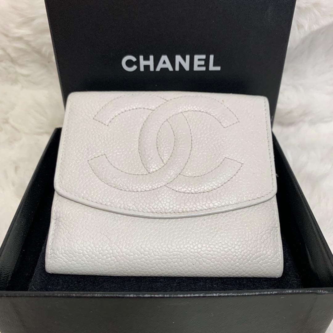 CHANEL シャネル　キャビアスキン　二つ折り財布　ホワイト