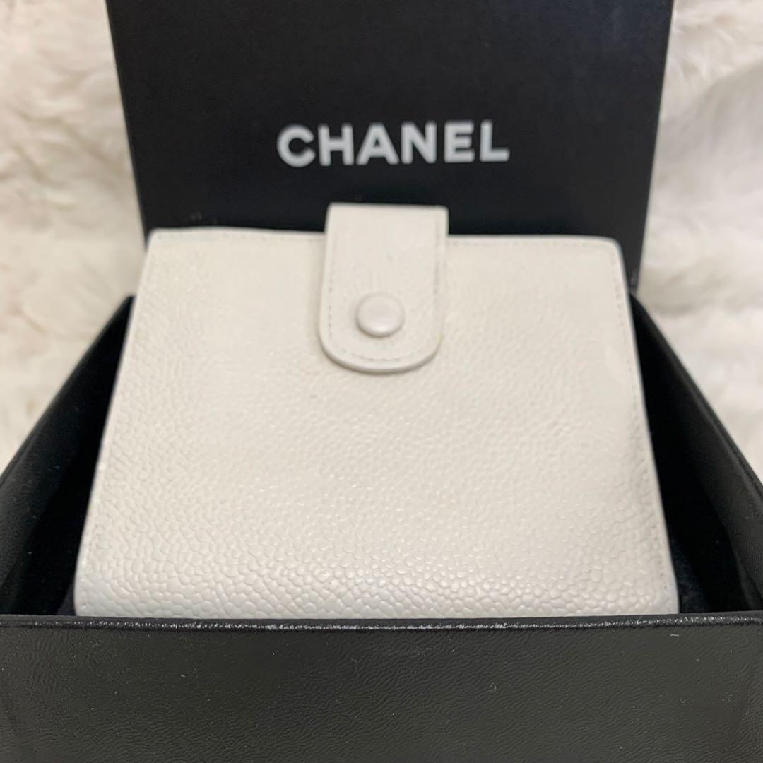 CHANEL シャネル　キャビアスキン　二つ折り財布　ホワイト