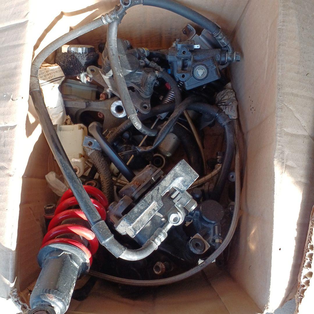 スーパーチャージャーとエンジンパーツセット