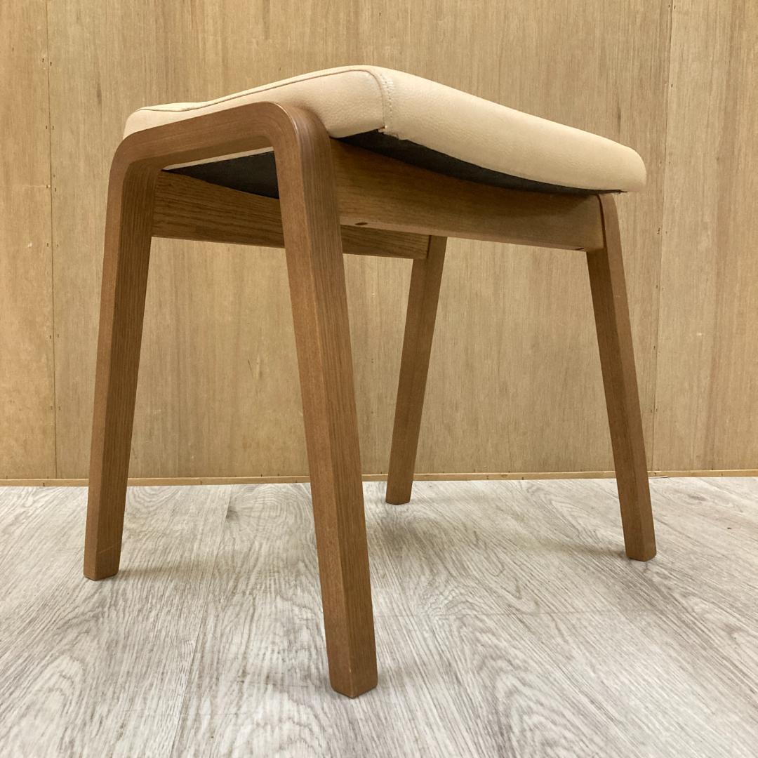 【カリモク】スツール　スタッキングチェア　椅子