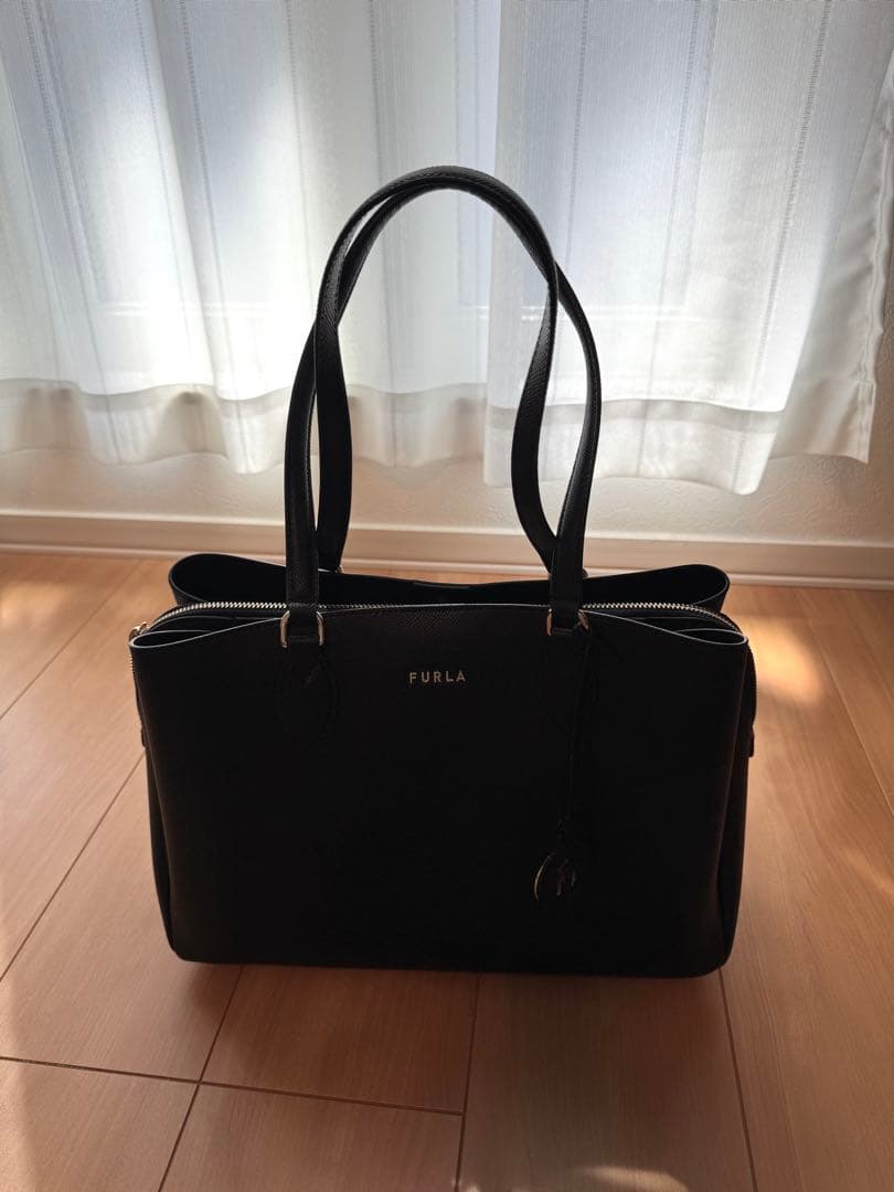 2023年 A4サイズ　フルラ トートバッグ ミネルヴァ ブラック 黒