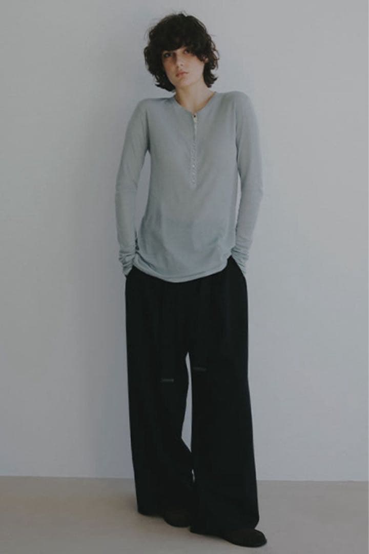 新品タグ付未開封 ETRE ウールフライスヘンリーネックプルオーバー 新作ブルー