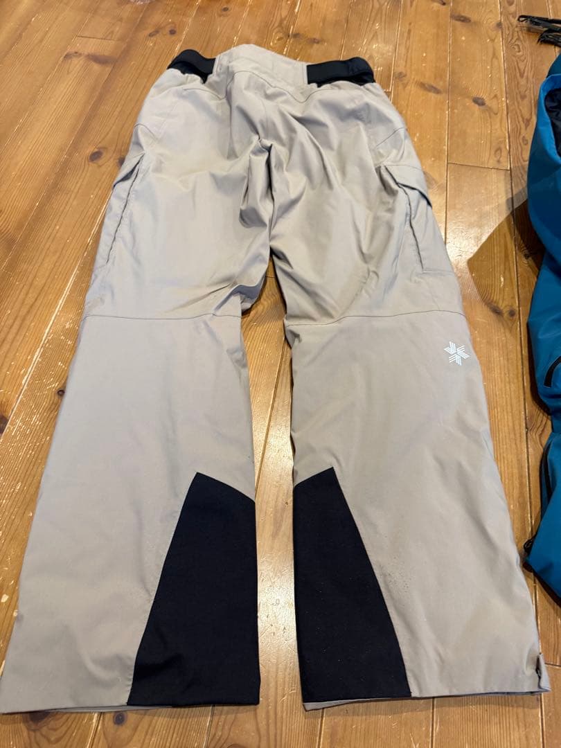 ゴールドウィン　スキーウエア　上下セット