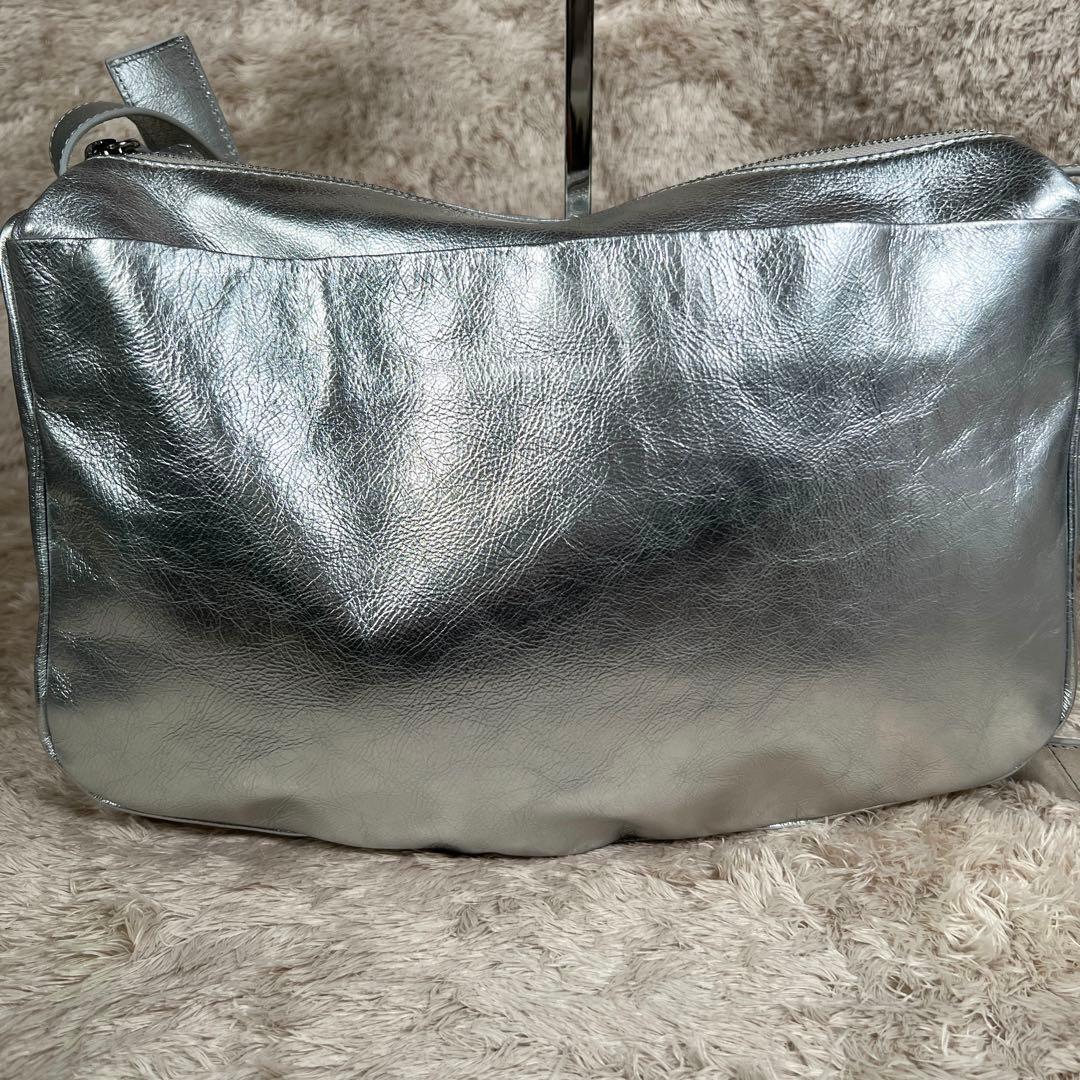 未使用級✨　イアパピヨネ　スワローマチショルダーバック　シルバー　レザー