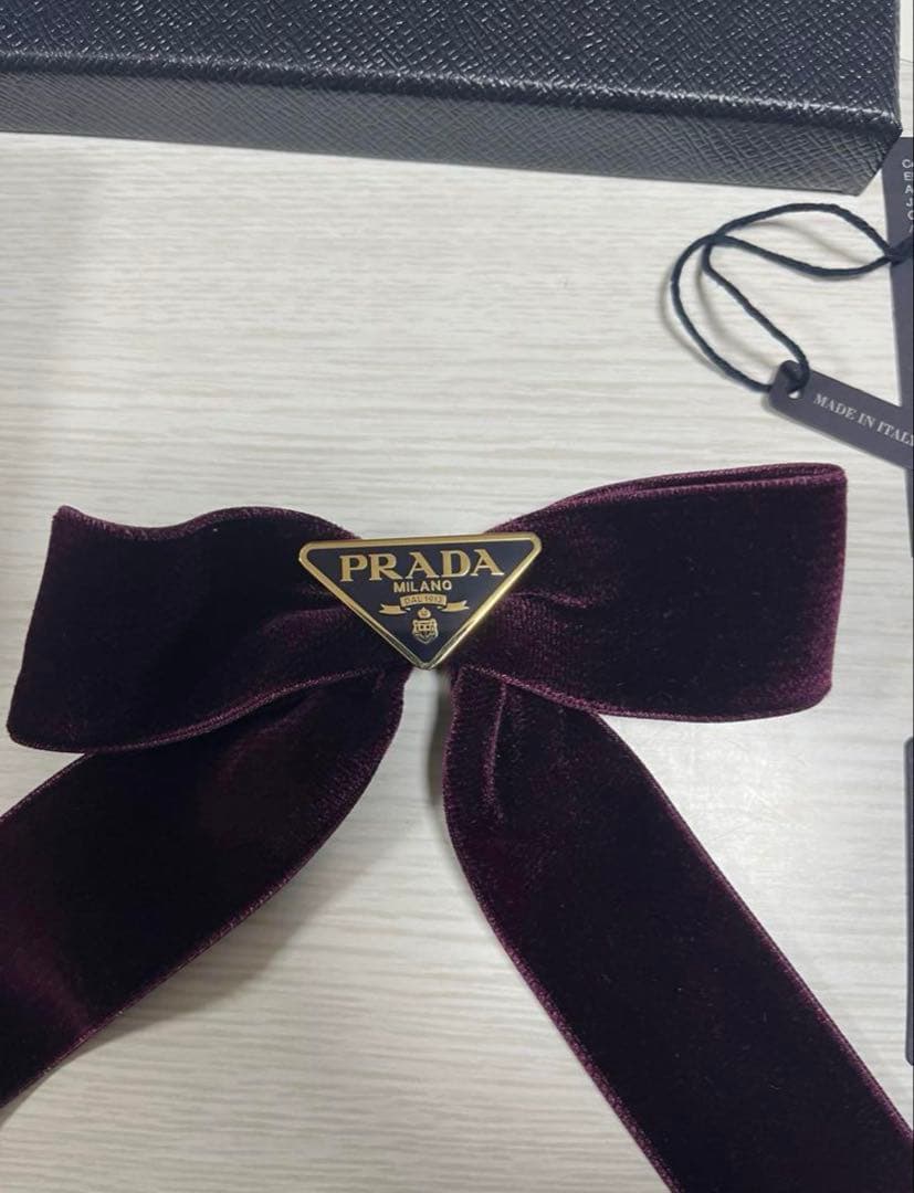【最終値下げ】PRADAヘアクリップ