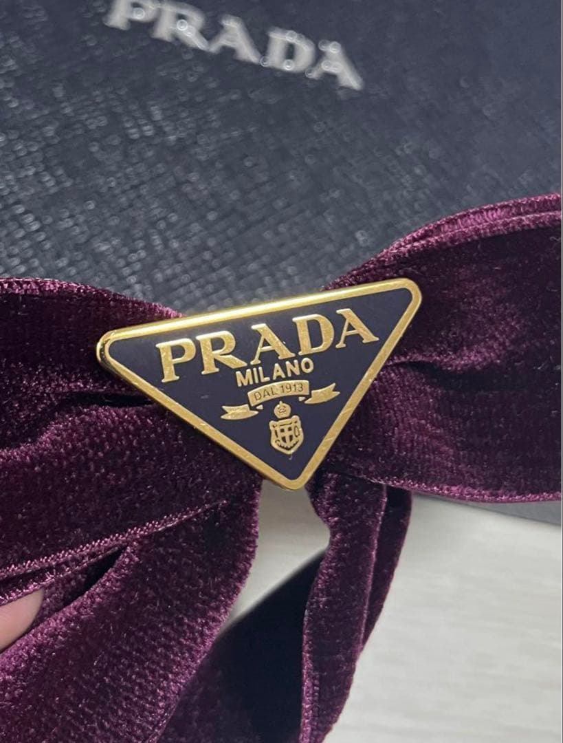 【最終値下げ】PRADAヘアクリップ